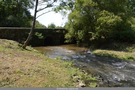 Le Pont de l Abbaye aux Oies apres le chantier 09