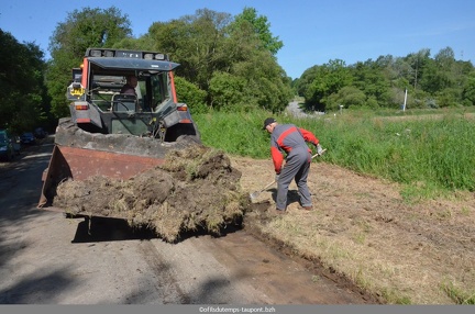 Le Pont de l Abbaye les adherents au travail 53